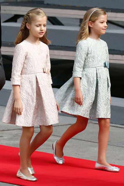 todas_las_imagenes_de_la_princesa_leonor_y_la_infanta_sofia_346377577_428x  EL ESTILO DE LA REINA LETIZIA todas las imagenes de la princesa leonor y la infanta sofia 346377577 428x