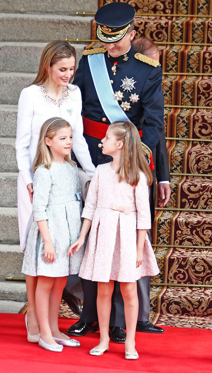 todas_las_imagenes_de_la_princesa_leonor_y_la_infanta_sofia_7470737_428x  EL ESTILO DE LA REINA LETIZIA todas las imagenes de la princesa leonor y la infanta sofia 7470737 428x